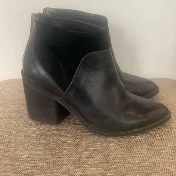 Black Modern Vintage Leather Ankle Boots - Picture 12 of 14